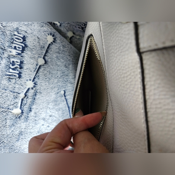 GUESS backpack - Picture 8 of 10